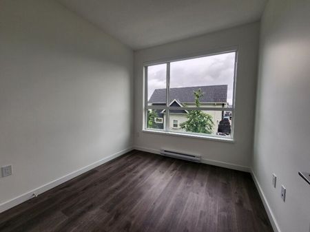 Beautifully Designed/Brand New 2 Bedroom Condo at The Grove - Photo 5