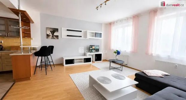 Krásný světlý byt 2+kk ve druhém patře novostavby v Dolních Chabrech - Photo 1