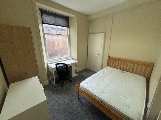 3 bedroom flat to rent - Photo 1