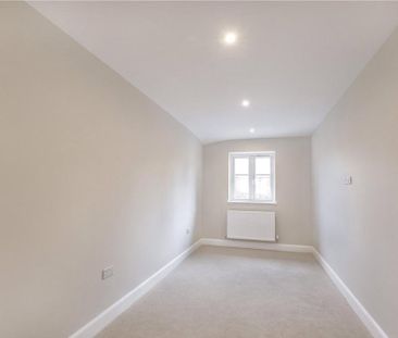 4 bedroom semi-detached house to rent - Photo 6