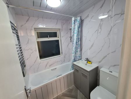 Room in a Shared House, Dovey Road, B13 - Photo 5