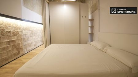 barcelona, Catalonia 08012 - Photo 2