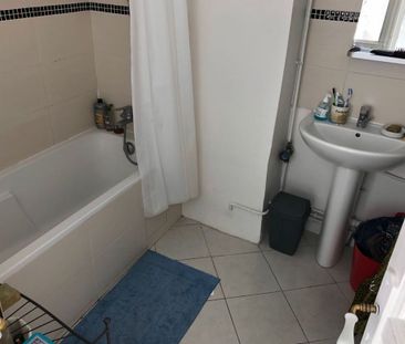 Location Appartement 3 pièces 70m² PARIS 10ème - Photo 5