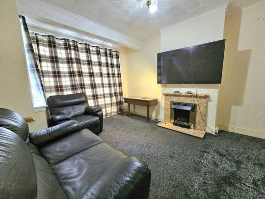 Beechfield Gardens, Romford, RM7 - Photo 1