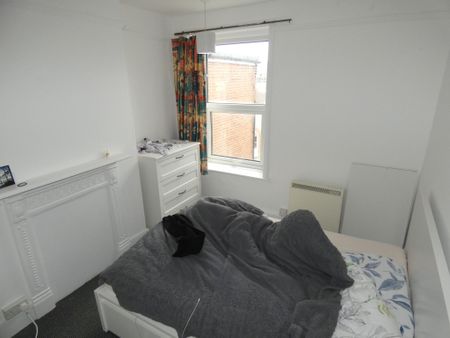 1 bed Apartment - To Let - Photo 3