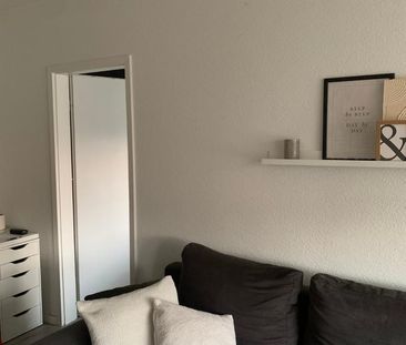 Sanierte 2-Zi.-Whg. mit EBK, großem Balkon und Außenstellplatz - Foto 1