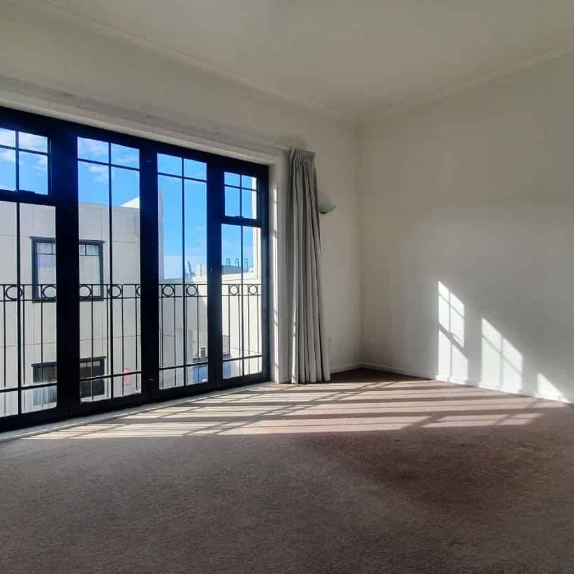 Two Bedroom with Two carparks! - Photo 1