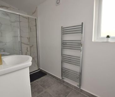 4 bedroom semi-detached house to rent - Photo 6