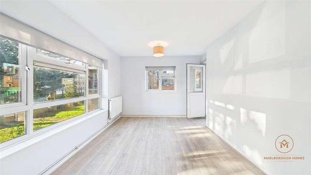 Dale Court, Grove Hill, South Woodford, London, E18 - Photo 1