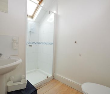 1 bedroom in a house share to rent - Photo 6