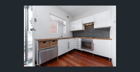 Furnished Ground Floor One Bedroom Apartment - Photo 3