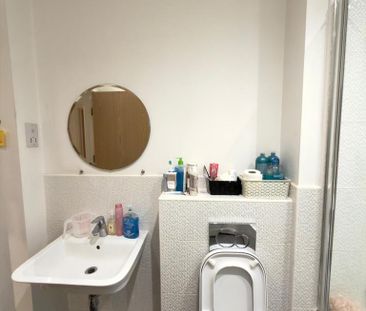 1 bedroom in a house share to rent - Photo 6