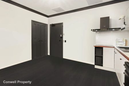 “STUNNINGLY REFURBISHED HERITAGE APARTMENT in the HEART OF BRISBANE CITY” - Photo 5