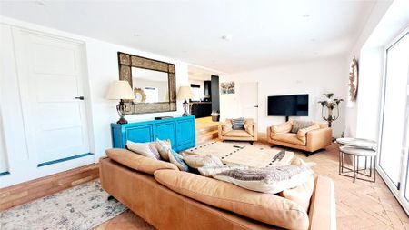 3 bedroom detached house to rent - Photo 3