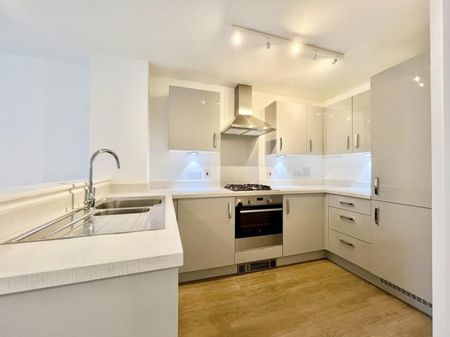 4 bedroom House To Let - Photo 5