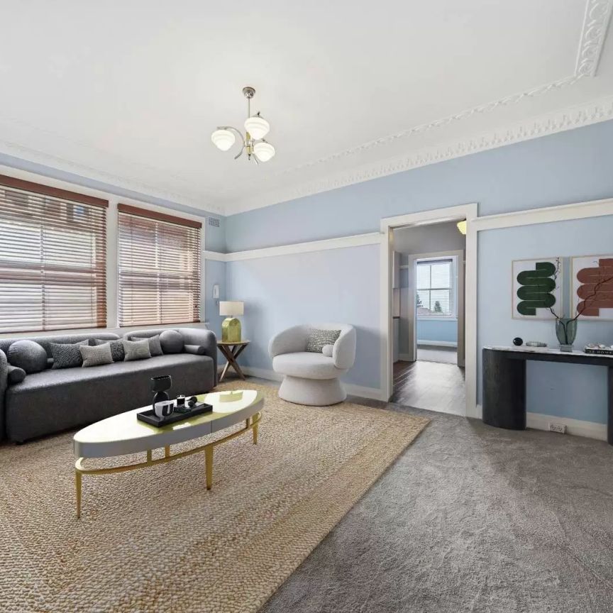 Timelessly elegant ocean-view apartment in historic 'Tudor Hall' - Photo 1