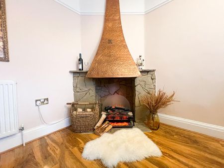 4 bedroom semi-detached house to rent - Photo 5