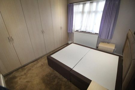 5 bedroom end of terrace house to rent - Photo 3