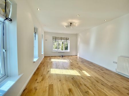 Midanbury Lane, Southampton - Photo 3