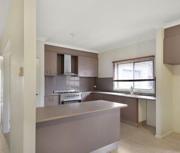 Beautiful Family Home!! - Photo 3