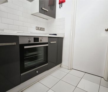 Selhurst Road, London, SE25 6LG - Photo 3