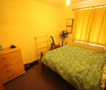 Albany Park, Colnbrook, Slough, SL3 - Photo 3