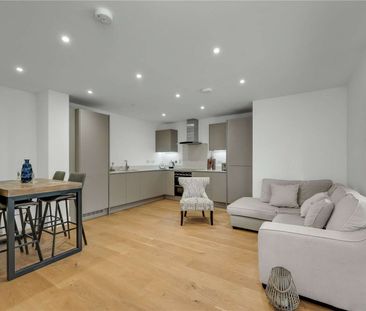 Modern one bedroom apartment, 0.3 miles from Esher Train Station, p... - Photo 6