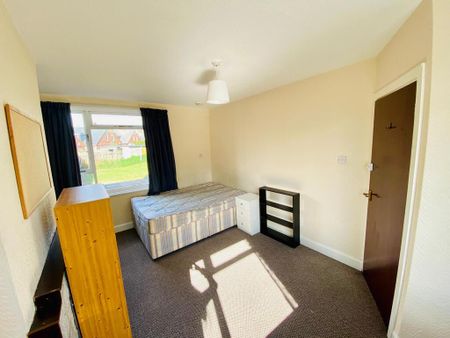 4 Bed Student Accommodation - Photo 4