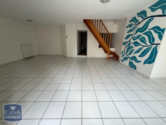 Location Maison 4 pièces 120m² DAMIGNY 61250 - Photo 1