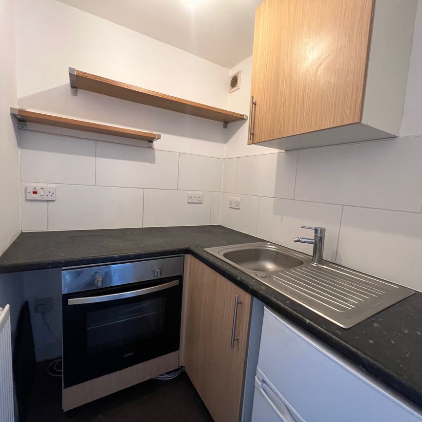 Stoke Road, Aylesbury - Photo 1