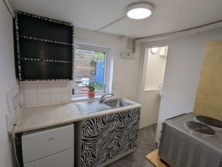 Studio Flat, Shepherds Bush, W12 - Photo 5