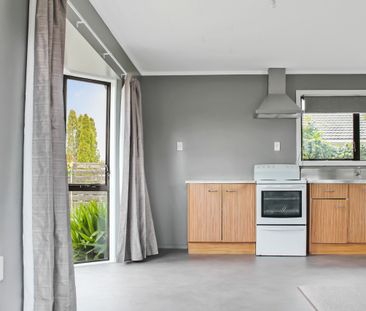 Refurbished 2 bedroom! - Photo 6