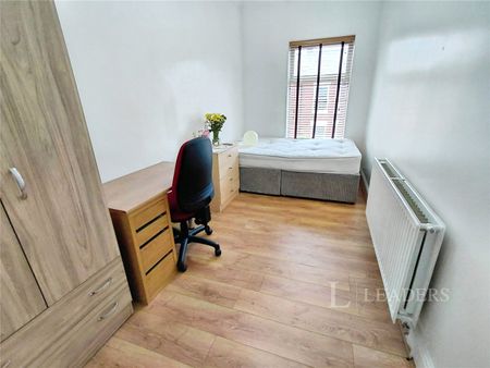 4 bedroom house to rent Standish Road, Manchester, M14 - Photo 2