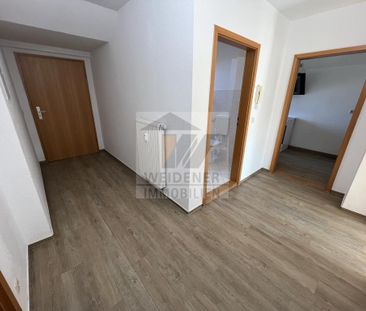 3-Zimmer-Dachgeschosswohnung mit Einbauküche und Boden – nahe der I... - Photo 1