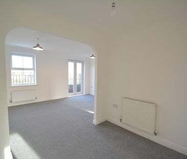 3 bedroom terraced house to rent - Photo 3