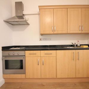 Chertsey Bridge Road, Chertsey - Photo 3