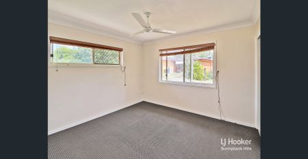 Your Dream Home Awaits: Elegant 5-Bed Rental in Vibrant Community! - Photo 5