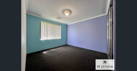 Spacious & Modern 4-Bedroom Family Home in Kingston - Photo 2