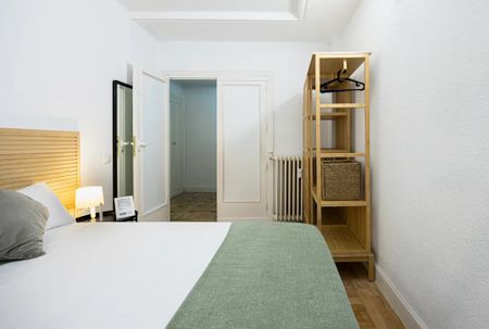 Plaza del Conde del Valle de Súchil, Madrid, Community of Madrid 28015 - Photo 3