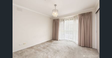 Charming Single-Level Living in the Heart of Croydon - Photo 2