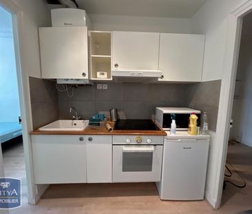 Location Appartement 2 pièces 41m² PARIS 18ème - Photo 4