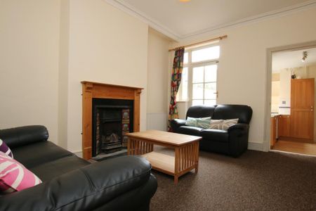 5 bedroom townhouse to rent - Photo 2
