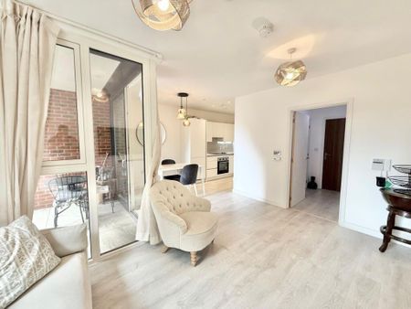 1 bedroom flat to rent - Photo 2