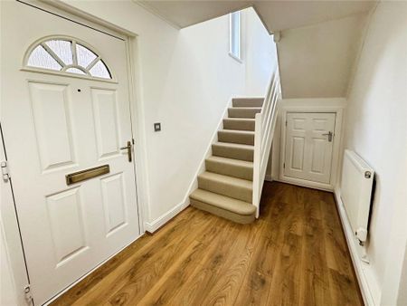 3 bedroom end of terrace house to rent - Photo 2