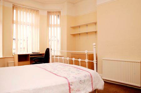 4 Bed Semi-Detached House, Lytham Road, M19 - Photo 3