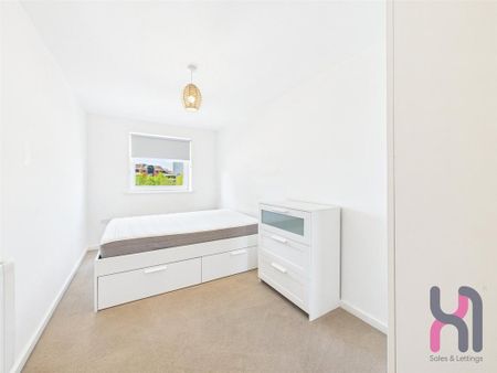 2 bedroom flat to rent - Photo 2