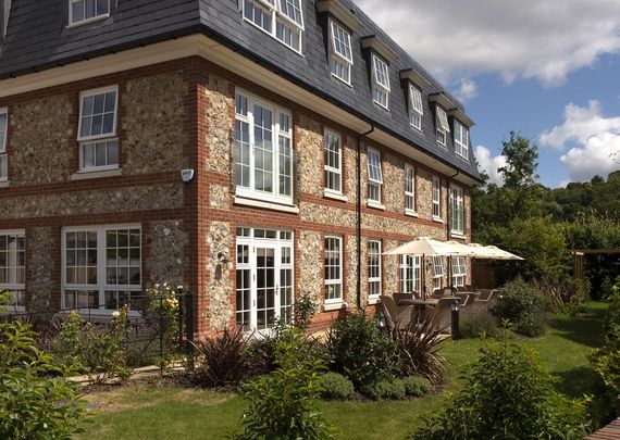 2 bedroom retirement property to rent - Photo 1