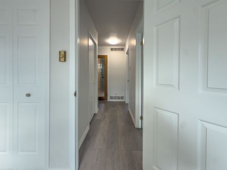 For Lease - 343 Bronte Road, Oakville, Ontario - Photo 5