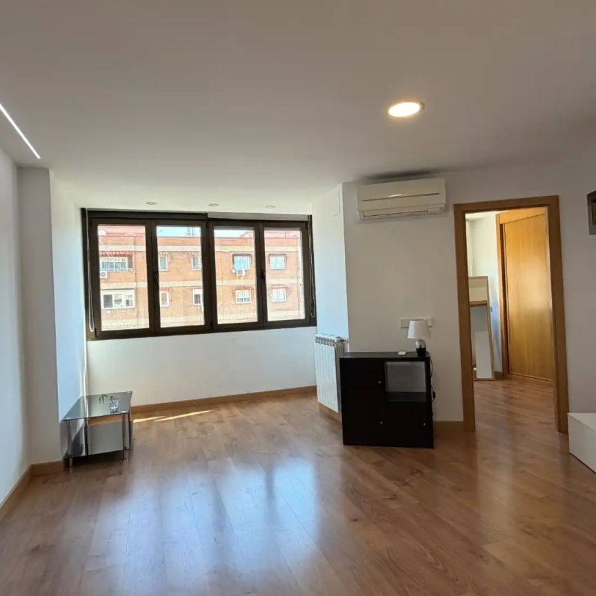 Apartamento de alquiler en Calle Sebastián de la Plaza, Estación - Parque O'Donnell - Photo 1