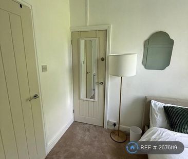 1 bedroom in a house share to rent - Photo 3
